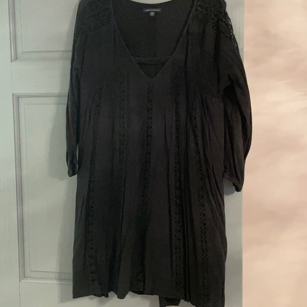 Black v neck shift dress!